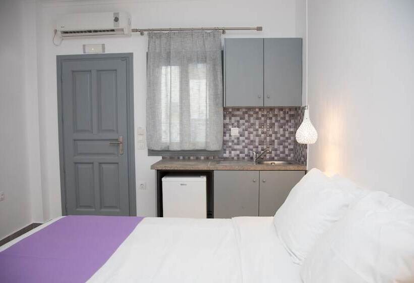 스탠다드 스튜디오, Markakis Studios Fira Town