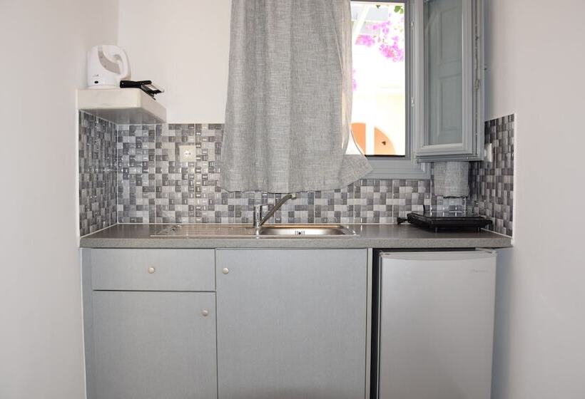 스탠다드 스튜디오, Markakis Studios Fira Town