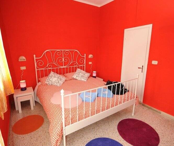 اتاق استاندارد, Sunflower Beach Backpacker Hostel & Bar