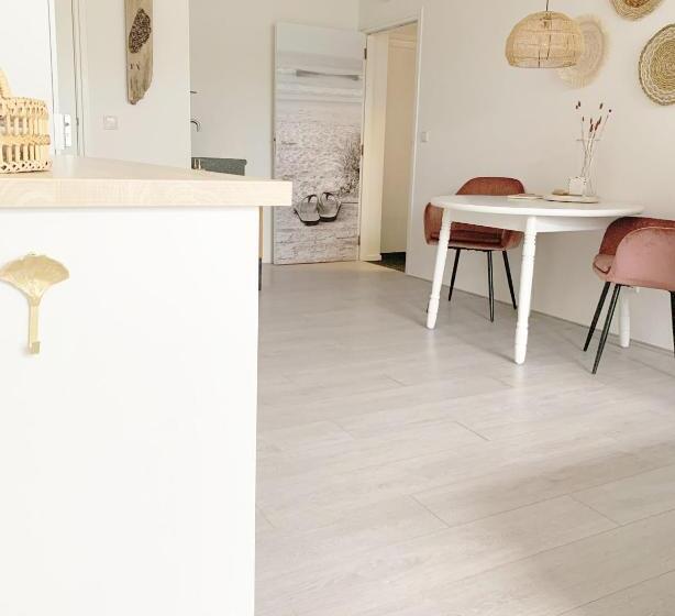 اتاق استاندارد, Sea You Soon