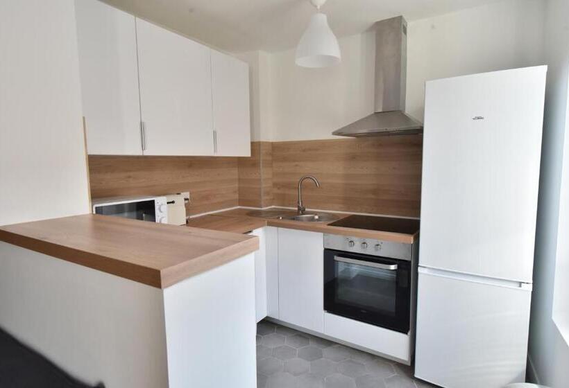 침실 2개 아파트, Welcome Home