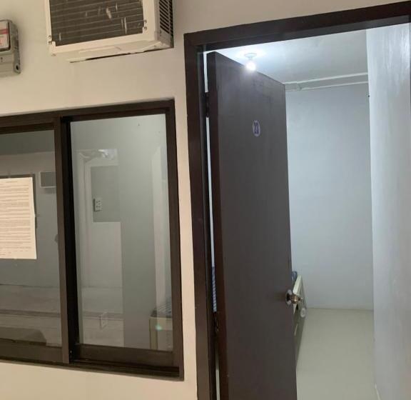 エコノミールーム, La Riesa Dorm