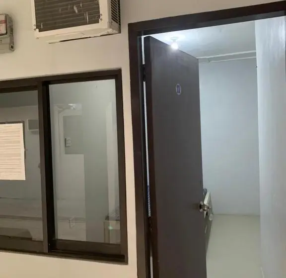 エコノミールーム, La Riesa Dorm