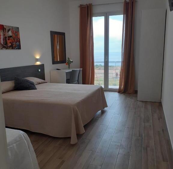 غرفة قياسية ثلاثية مزودة بشرفة, Camere Stella Del Sud Makari