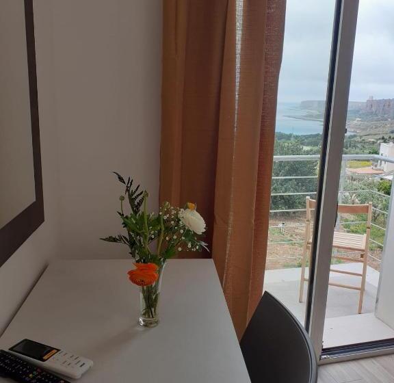 غرفة قياسية ثلاثية مزودة بشرفة, Camere Stella Del Sud Makari