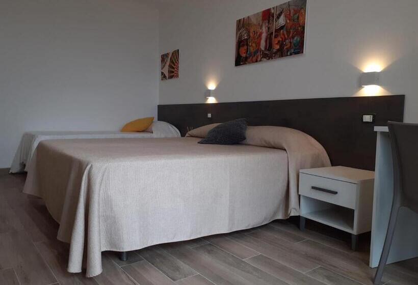 غرفة قياسية ثلاثية مزودة بشرفة, Camere Stella Del Sud Makari