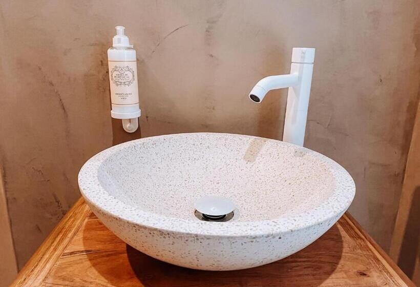 اتاق استاندارد, Captain Cook Ahoy