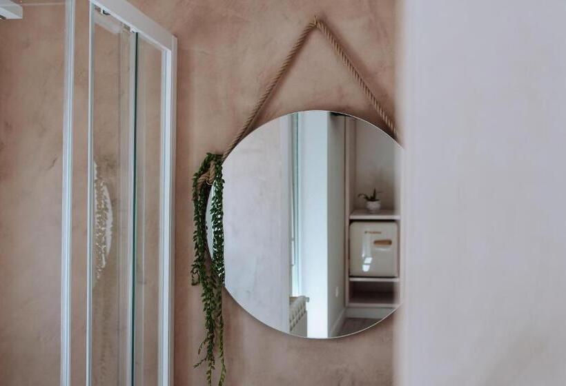 اتاق استاندارد, Captain Cook Ahoy