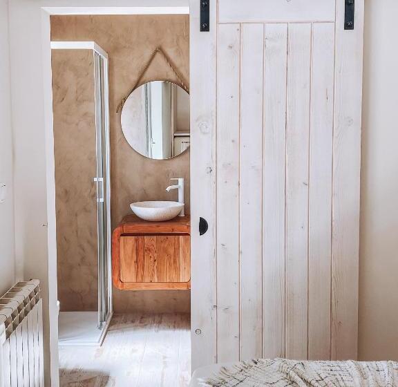 اتاق استاندارد, Captain Cook Ahoy