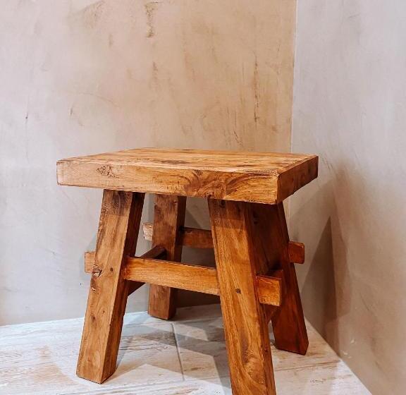 اتاق استاندارد یک نفره, Captain Cook Ahoy