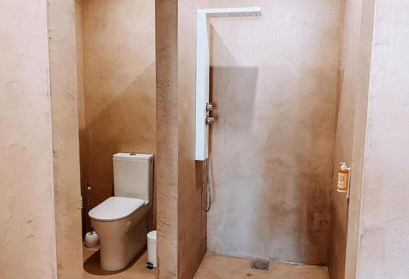 اتاق استاندارد برای معلولان, Captain Cook Ahoy