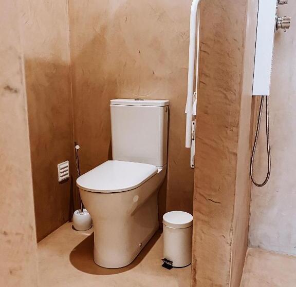 اتاق استاندارد برای معلولان, Captain Cook Ahoy