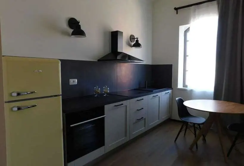 استودیوی استاندارد, Piumaviola Beds & Apartments