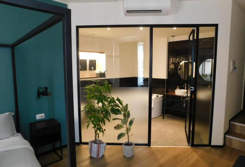 سوئیت با وان آب گرم, Piumaviola Beds & Apartments