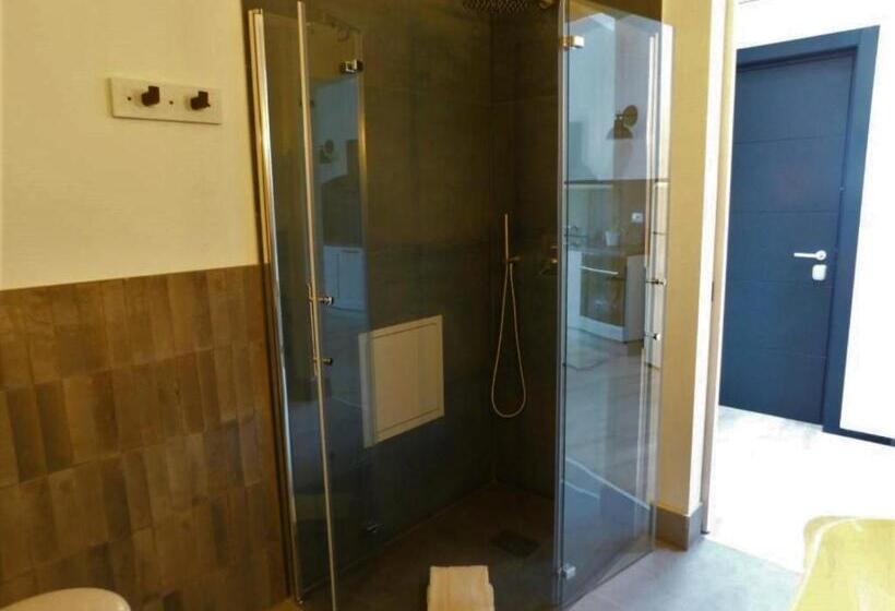 استودیوی استاندارد, Piumaviola Beds & Apartments