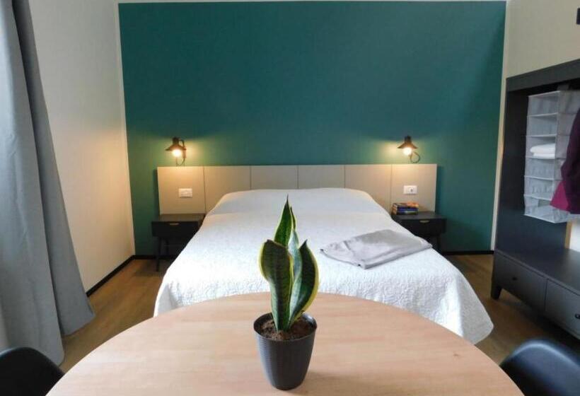 استودیوی استاندارد, Piumaviola Beds & Apartments