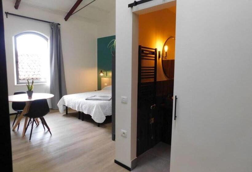 استودیوی استاندارد, Piumaviola Beds & Apartments