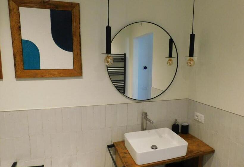 استودیوی استاندارد, Piumaviola Beds & Apartments