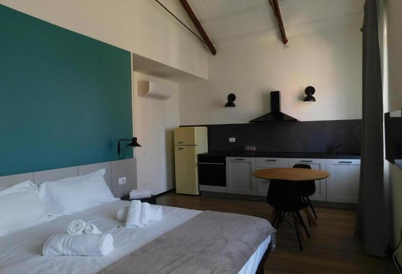 استودیوی استاندارد, Piumaviola Beds & Apartments