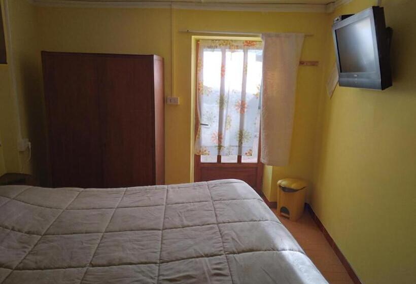 Студио Стандарт Вид на Сад, B&b La Marmotta