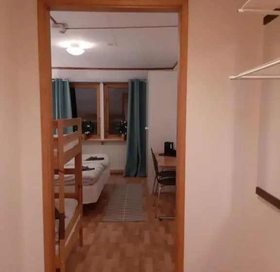 スタンダード４人部屋, Bnb Just To Be