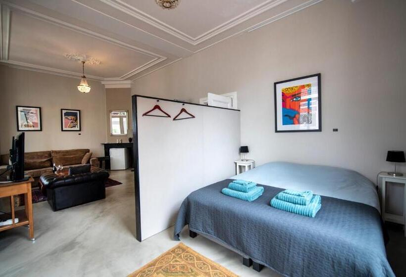 스탠다드 룸, De Grift