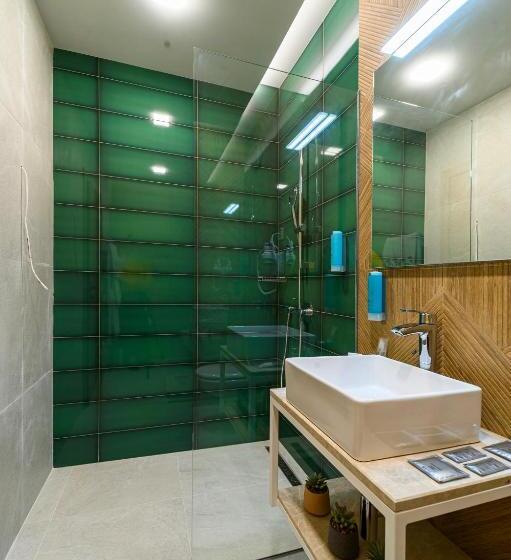 جناح جونيور, 103 Alpine