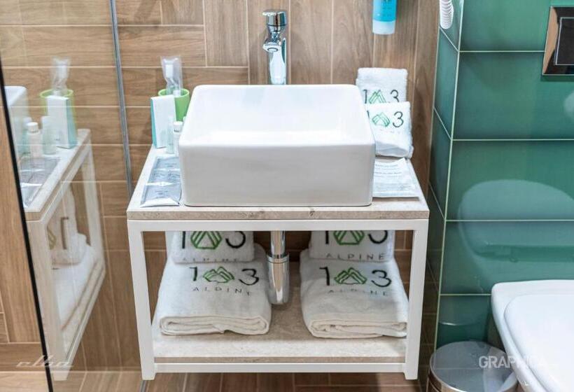 جناح جونيور, 103 Alpine