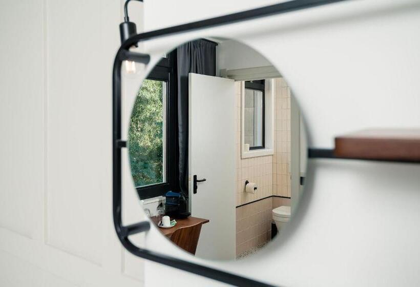 기본룸, Mr.lewis  Rotterdam