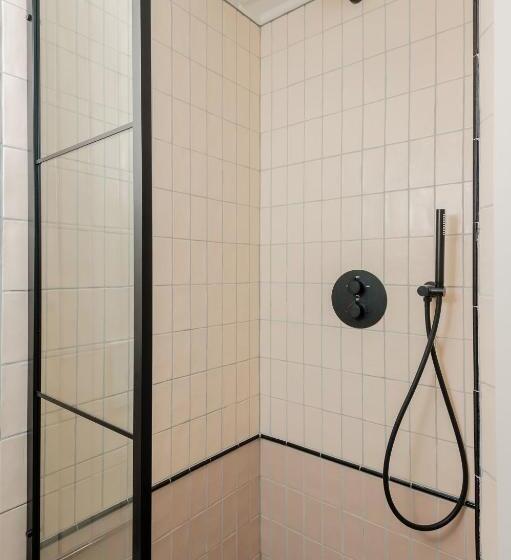 기본룸, Mr.lewis  Rotterdam