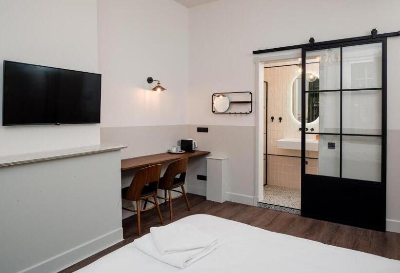 수피리어 스위트, Mr.lewis  Rotterdam