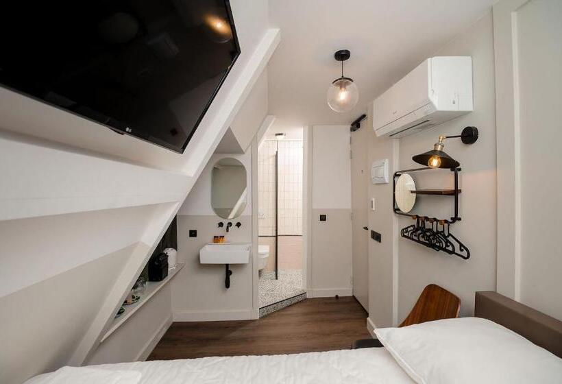 기본룸, Mr.lewis  Rotterdam