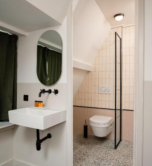 기본룸, Mr.lewis  Rotterdam