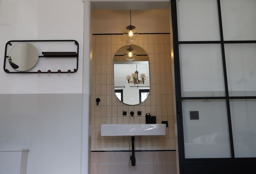 디럭스 스튜디오, Mr.lewis  Rotterdam