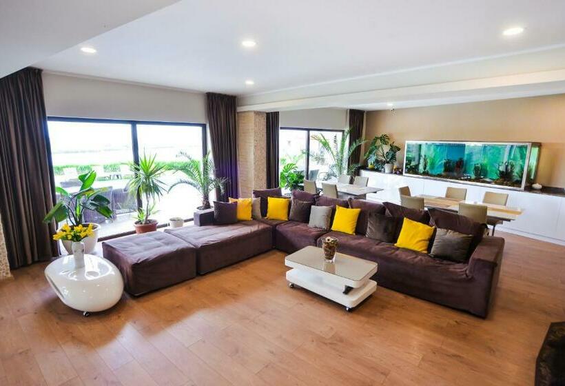 Номер Стандарт Вид на Бассейн, Casa Miralago Boutique Adults Only