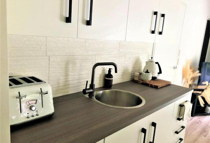 １ベッドルームアパートメント, Robyn S Retreat