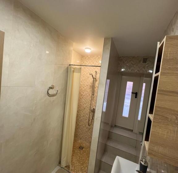 اتاق لوکس سه تخته, 1912 Bed & Breakfast