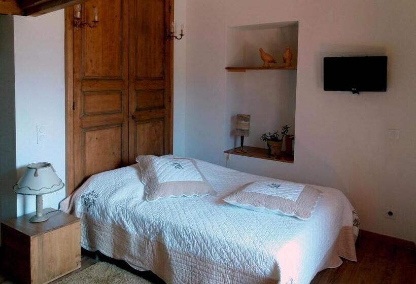 غرفة عائلية مطلّة علي الجبل, Les Terrasses De Saillans