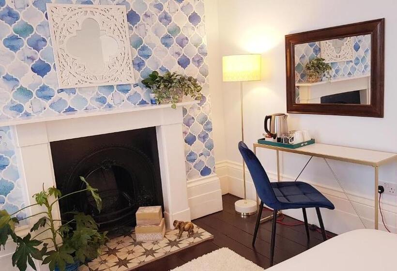 اتاق لوکس با چشم‌انداز دریا, The Bank Hotel & Bistro