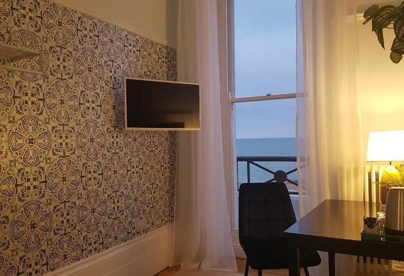 اتاق استاندارد یک نفره با چشم‌انداز دریا, The Bank Hotel & Bistro