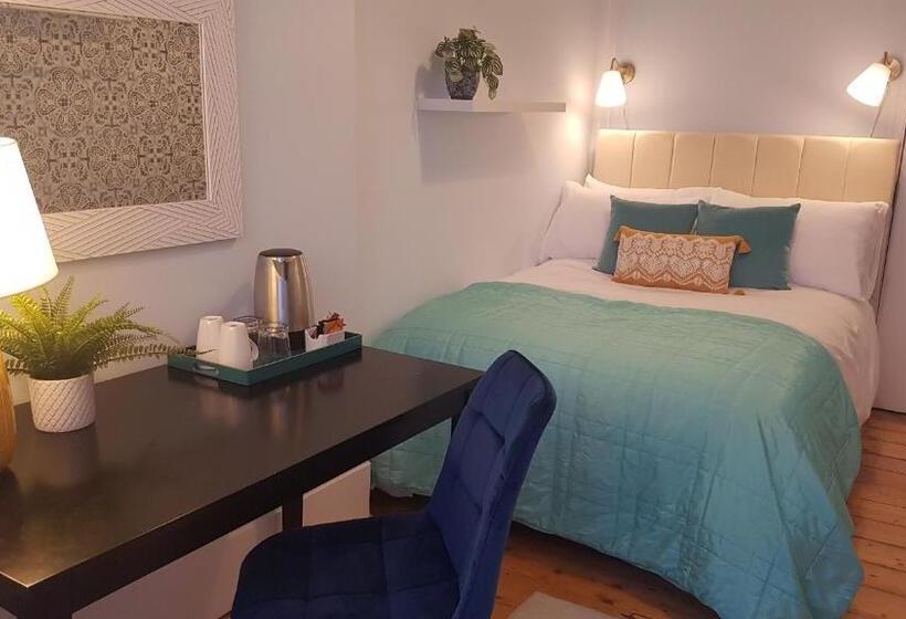 اتاق استاندارد یک نفره با چشم‌انداز دریا, The Bank Hotel & Bistro