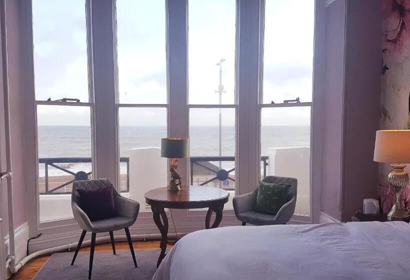 اتاق لوکس با چشم‌انداز دریا, The Bank Hotel & Bistro