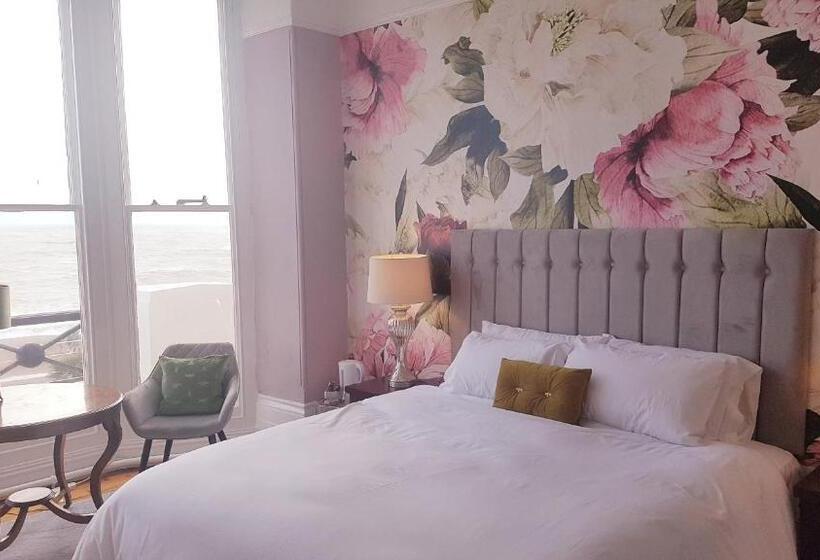 اتاق لوکس با چشم‌انداز دریا, The Bank Hotel & Bistro