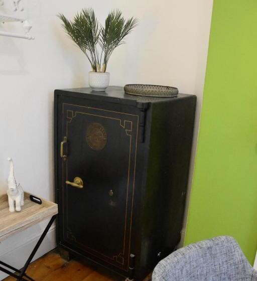 اتاق استاندارد, The Bank Hotel & Bistro