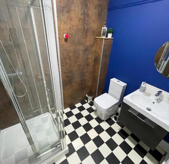 اتاق خانوادگی با چشم‌انداز دریا, The Bank Hotel & Bistro