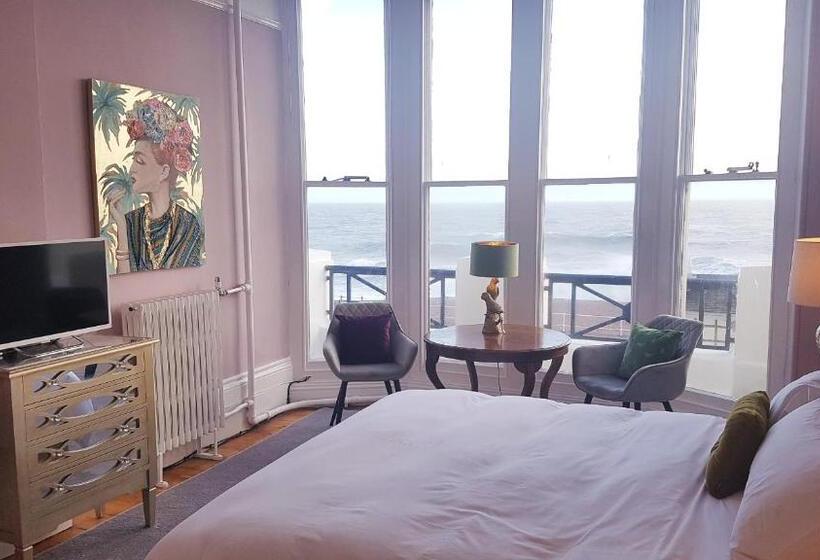 اتاق لوکس با چشم‌انداز دریا, The Bank Hotel & Bistro