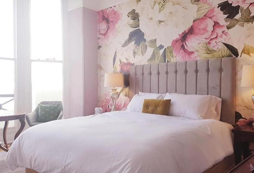 اتاق لوکس با چشم‌انداز دریا, The Bank Hotel & Bistro