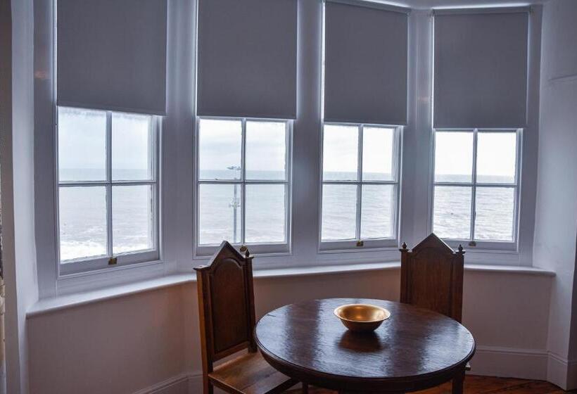 اتاق لوکس با چشم‌انداز دریا, The Bank Hotel & Bistro