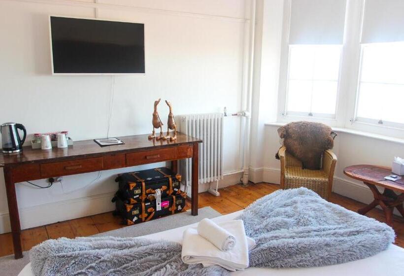 اتاق لوکس با چشم‌انداز دریا, The Bank Hotel & Bistro