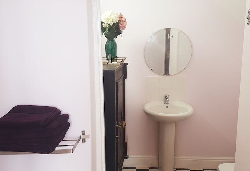 اتاق استاندارد, The Bank Hotel & Bistro